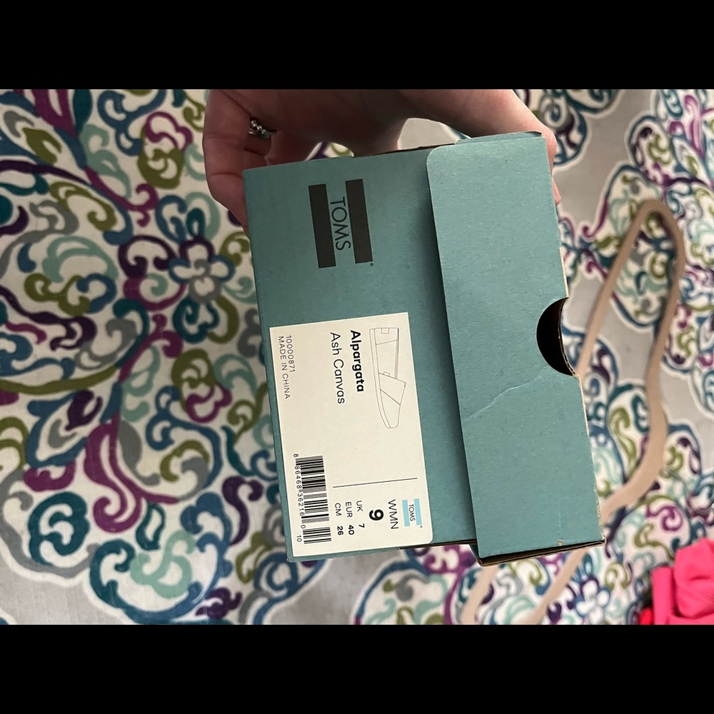 Brand new TOMS flats.